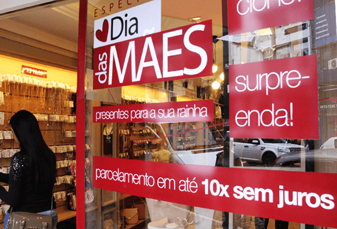Por quê brasileiros parcelam as compras